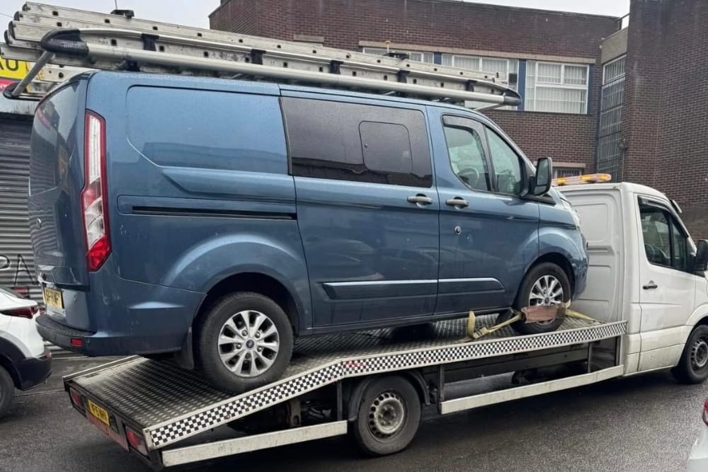 White tow truck providing reliable vehicle recovery in Birmingham and the West Midlands