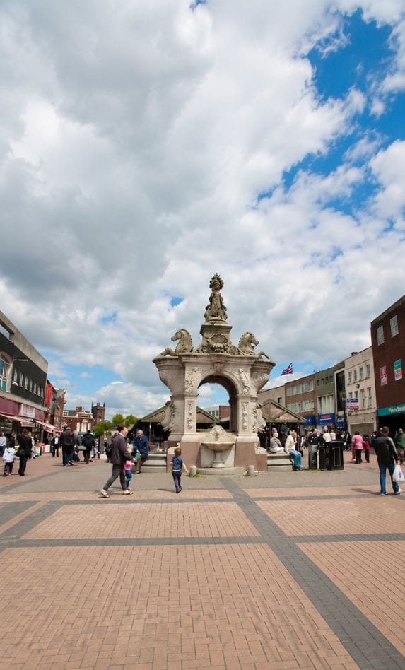 Areas where car breakdowns happen most Dudley feature busy town pedestrian centers